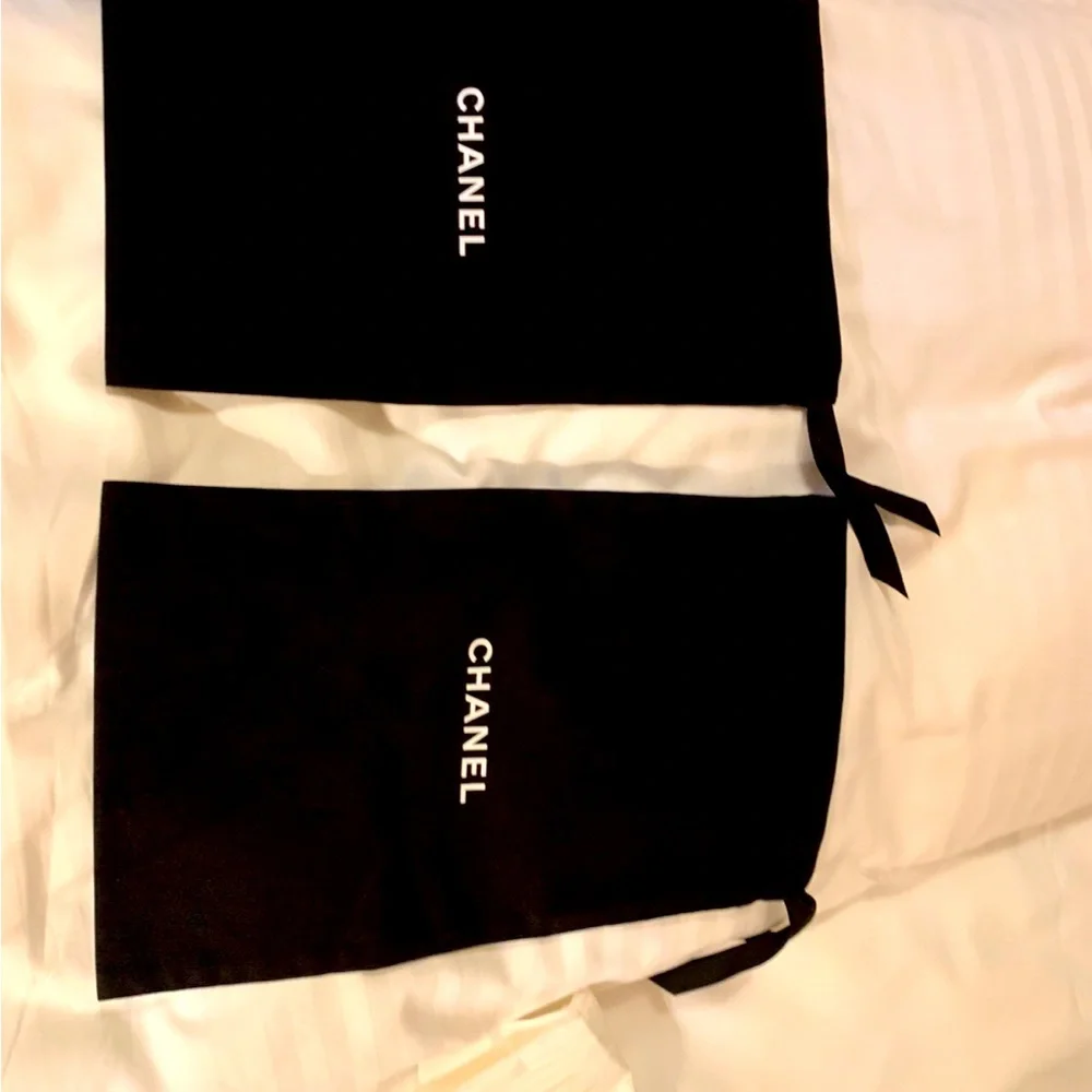 - Authentic Chanel dust bag ( only 1 for sale) if you want two, buy separately.